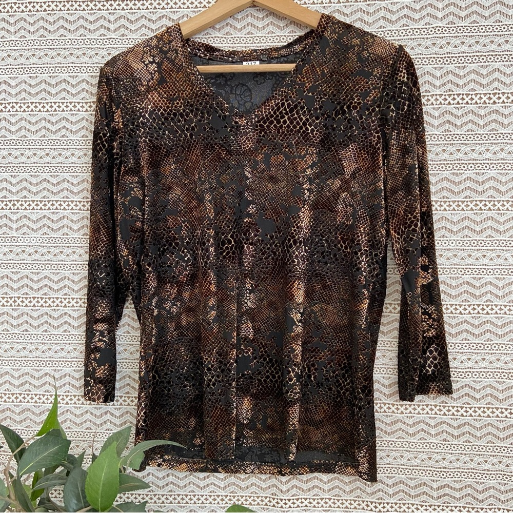 Snakeprint Burnout Blouse 💛 So Pretty - Picture 4 of 8